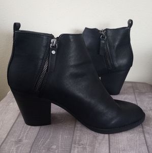 Universal thread sz.10 black ankle booties